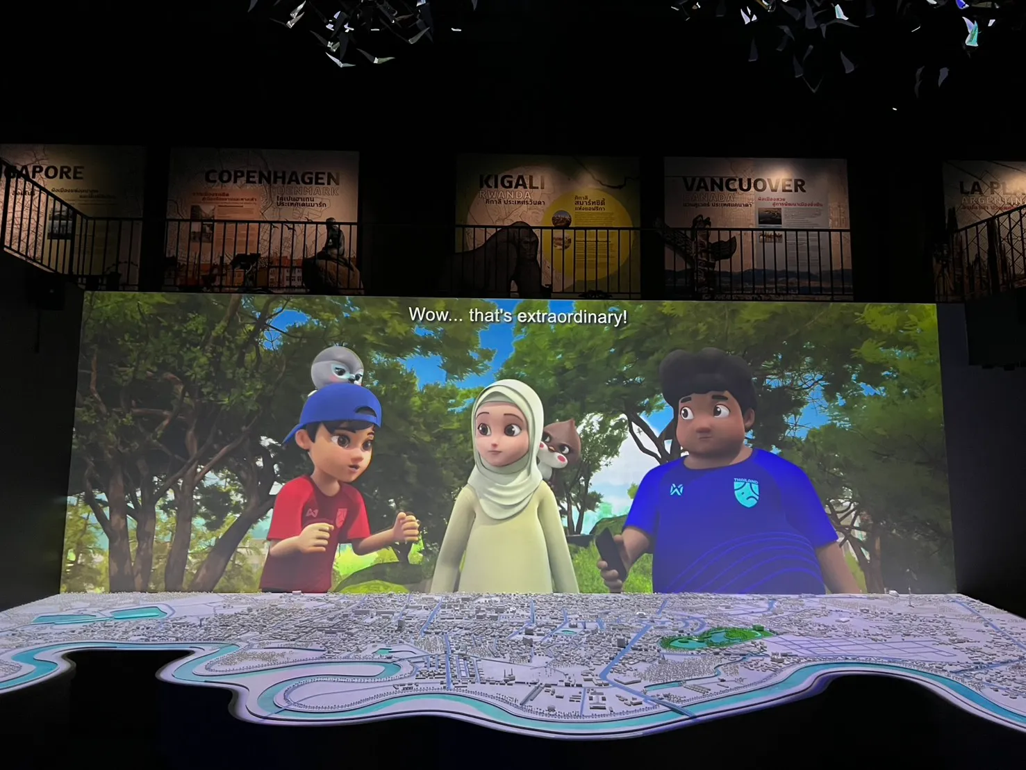 แอนิเมชันตัวละครฉายบนโมเดลผังเมืองยะลาจำลอง
